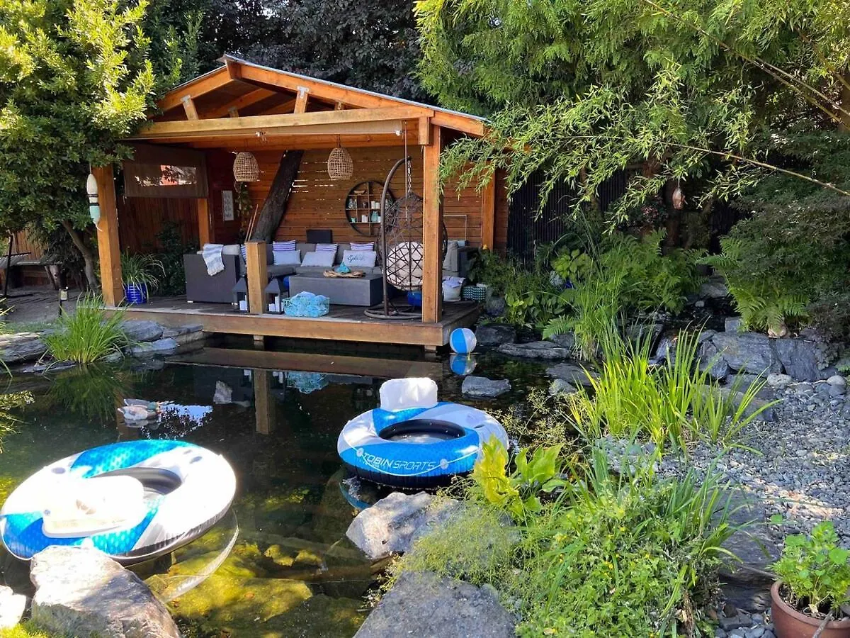 Couple'S Oasis At Horner Park Villa Victoria 0*,  Kanada